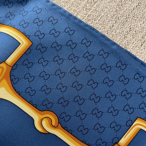 Display # 1 Gucci Scarf Logo Horsebit Chains Double Blue Large Silk Wrap - Picture 16 of 16